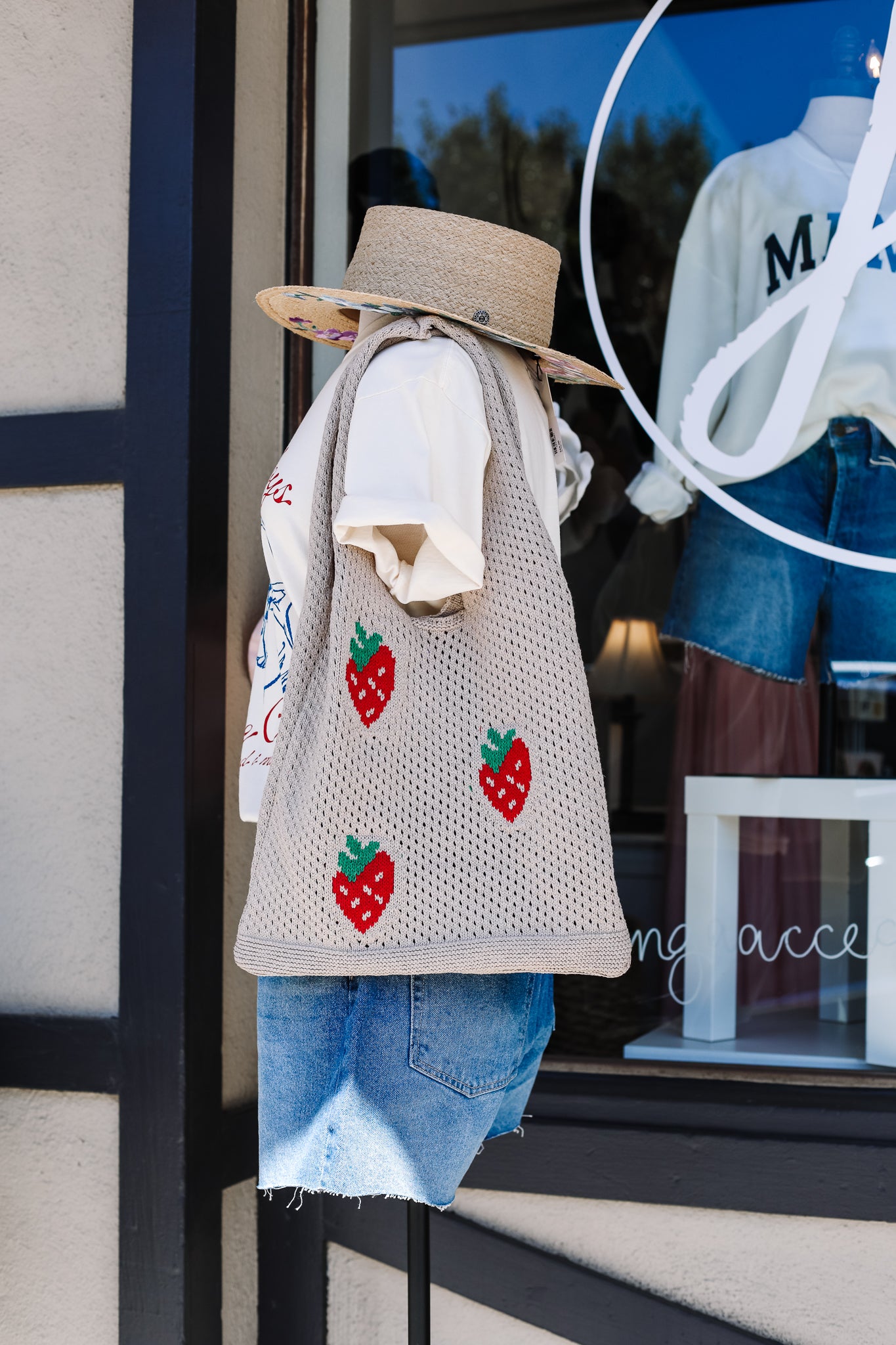 Sweet Strawberry Mesh Tote / Tan