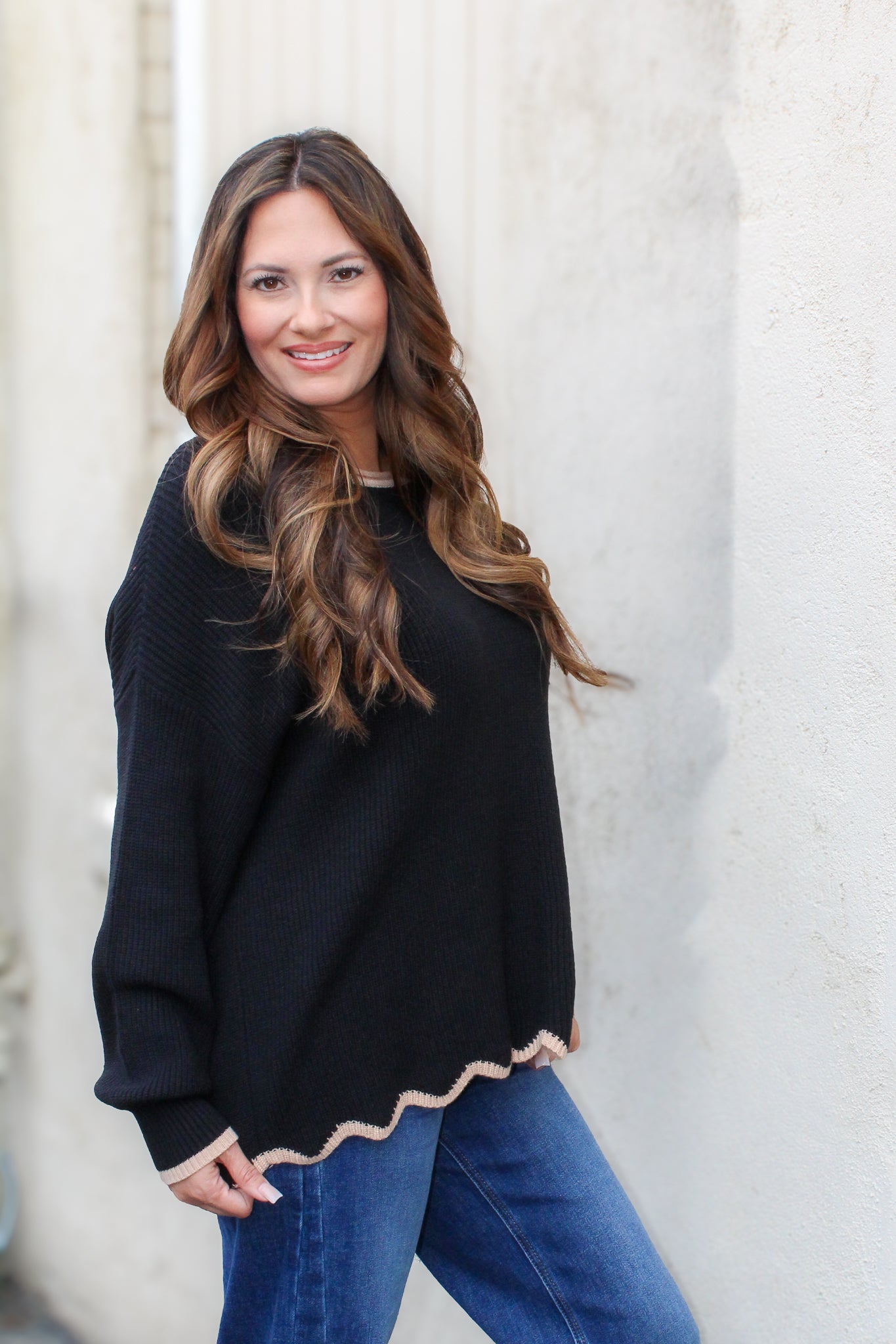 Mod Scallop Knit Sweater / Black