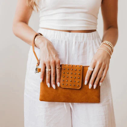Riviera Maya Rivet Clutch / Cognac