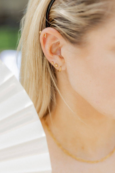 Nylah Huggie Earrings / Gold 8mm