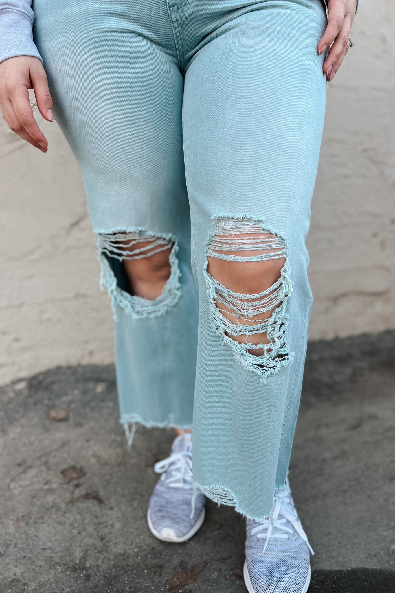 Vervet Morgan Distressed Flares / Ocean Blues
